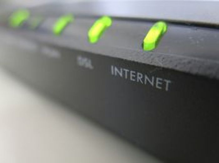 How to choose between Comcast and Verizon for Internet service